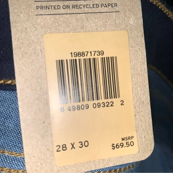 NWT Levi Boyfriend Dark Denim Jeans Size 28 x 30 - Picture 2 of 7